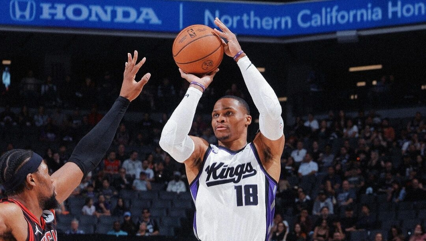 威少再次爆发！0失误砍下三双！成为NBA历史最老