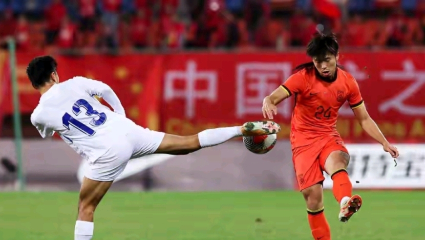 “美甲男”红牌！U22国足憾失冠军，名记怒斥：什么臭毛病？纯惯的