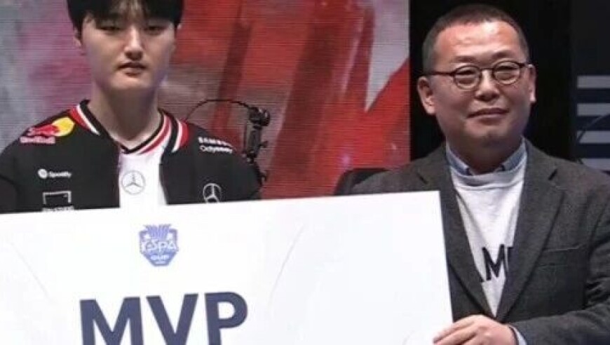 明年剑指第七冠？T1拒绝让二追三暴虐HLE！Peyz伪五杀带队拿下队史首个Kespa冠军！