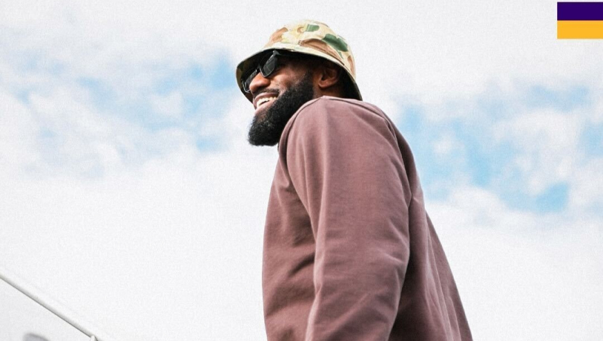 詹姆斯50秒连中14记三分 向八村垒抱歉：对不起我搞砸了你的训练