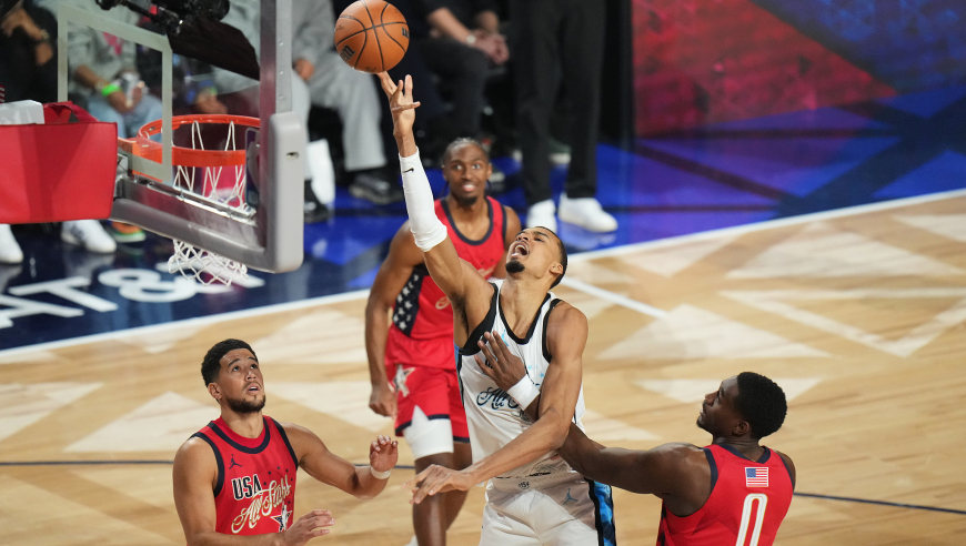 星辰队加时绝杀世界队：华子13分巴恩斯绝杀 文班14+6太沮丧