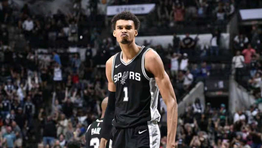 外星人！文班亚马持续暴走狂砍27分18板6助5帽集锦，全场起立欢呼