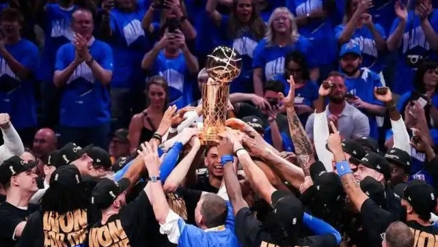 16连胜！联盟又诞生一支巨无霸球队，管理层续约三巨头太明智