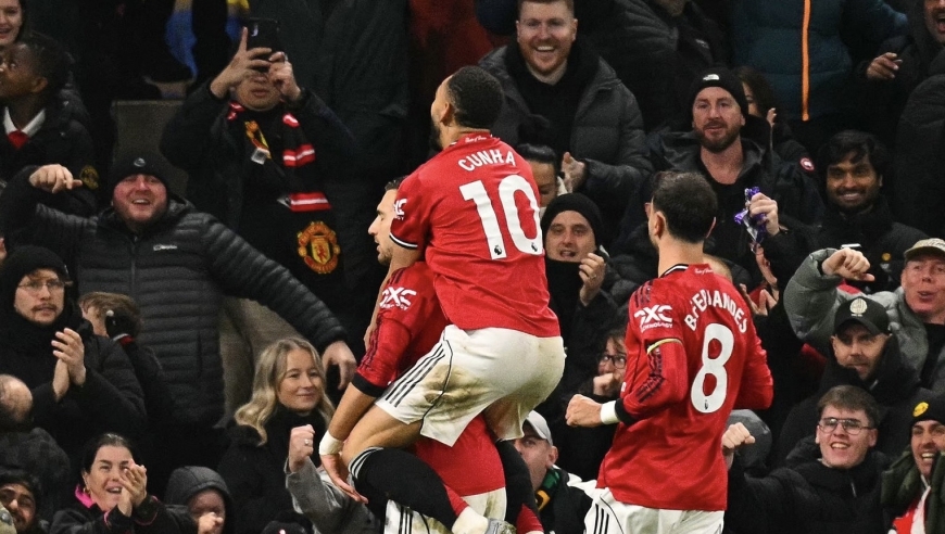 足坛一夜动态：曼联遭绝平！AC米兰无缘意杯八强，世界杯今晚抽签