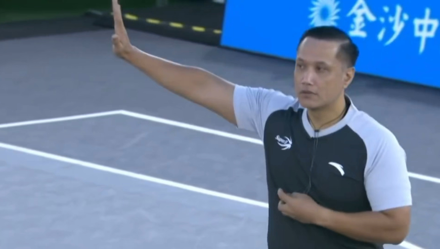 回顾全运篮球离谱一幕：临场裁判罚江苏全队夺权离场 江西队直接获胜