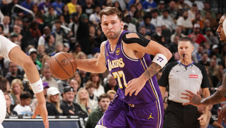 15日官方十佳球：东契奇妙传海斯举火烧天 莫兰特绝世腰王再现江湖