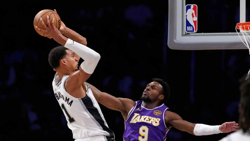 Top时刻 | 6日十佳球：弗拉格滑翔飞扣 文班隔扣布朗尼