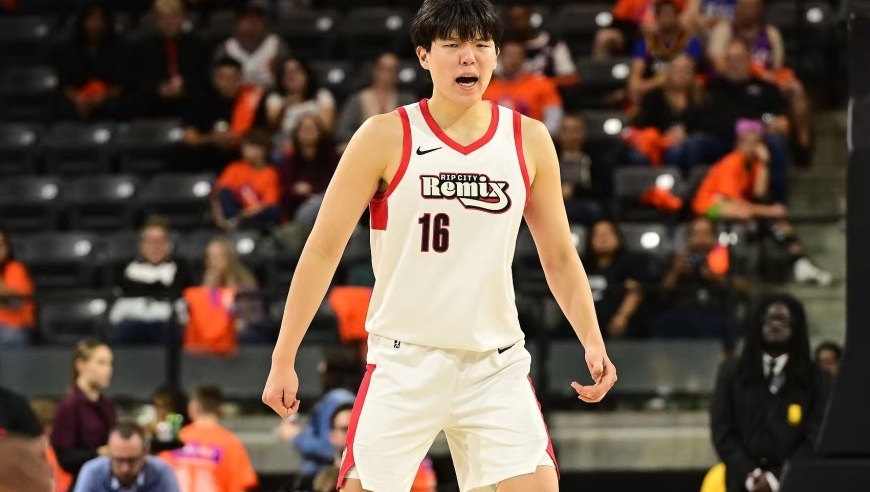 防不住啊！杨瀚森背靠背砍22+7+3！科尔：这就是他成为首轮秀的原因