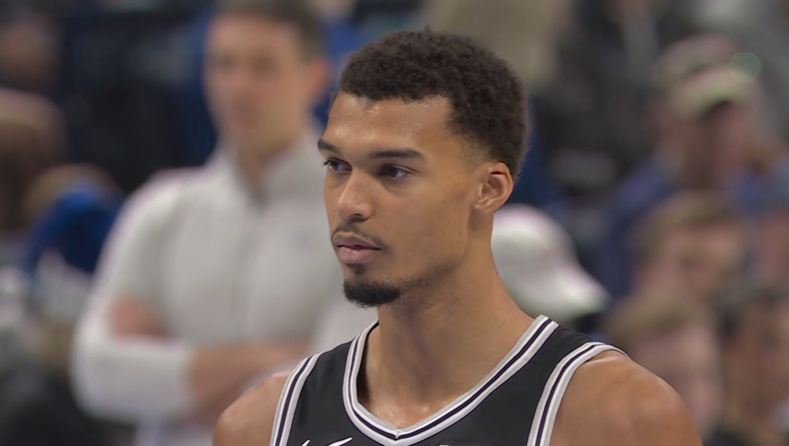 这就崩了？文班亚马连得5分马刺打出13-0 雷霆就连罚球都不进