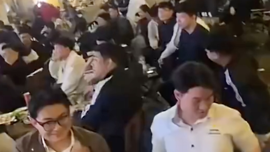 胆真大！国足2-0后河内街头民众一片死寂 中国球迷怒吼：再叫啊