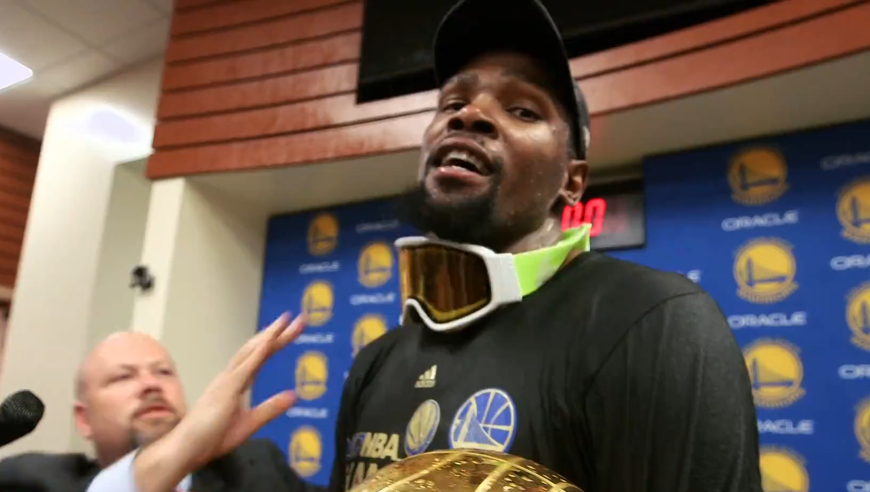 为了拿到第一座总冠军，杜兰特到底付出了多大的代价？投敌瞬间变成&ldquo;全民公敌&rdquo;