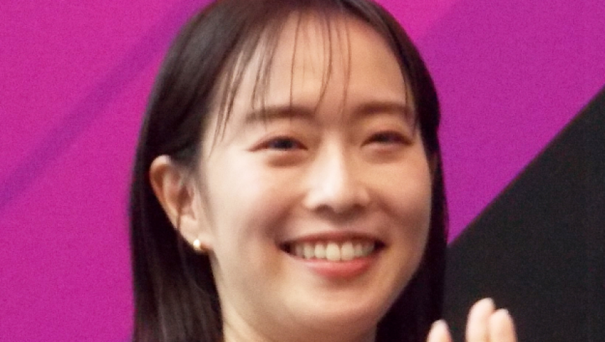 石川佳纯晒厨房围裙靓照 被赞纯情少妇！众多网友跟帖求婚