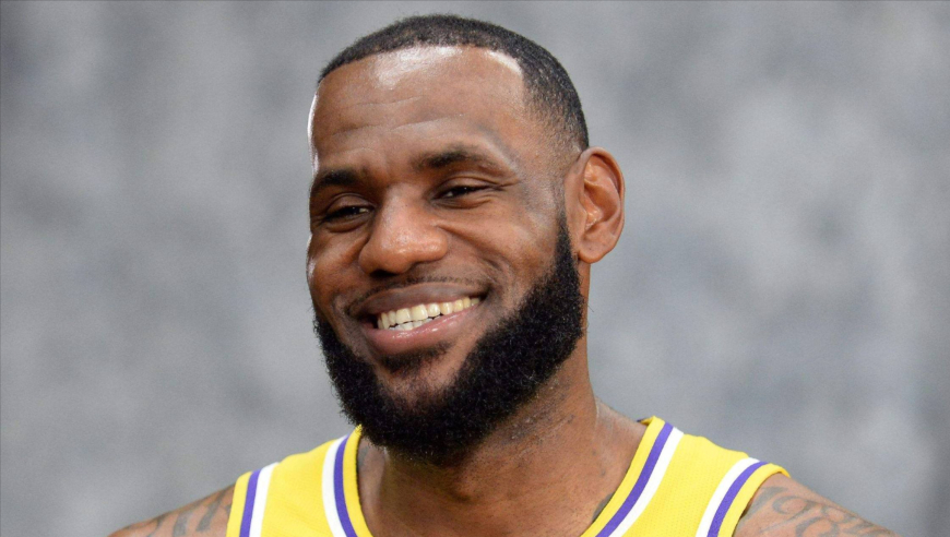 NBA那些让人捧腹大笑的假摔时刻：老詹影帝级表演 师弟把人逗死