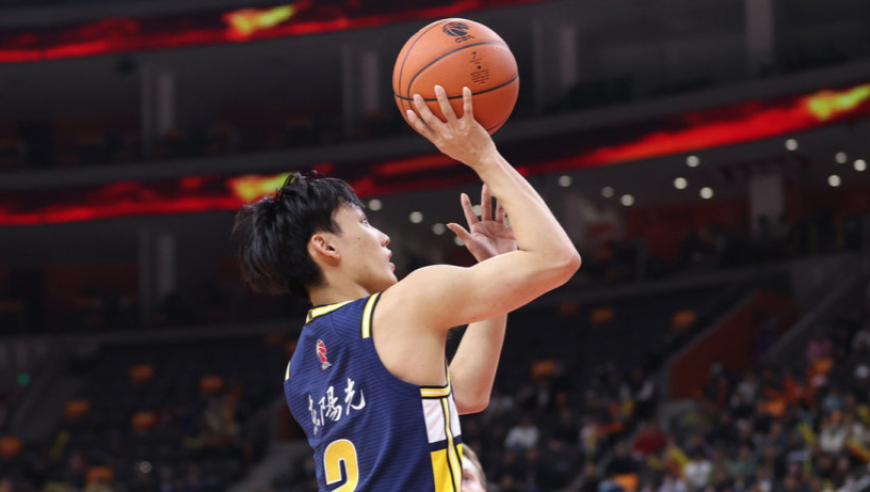 CBA常规赛：广东险胜广州开季3连胜 徐杰17分9助郭艾伦9+4+3