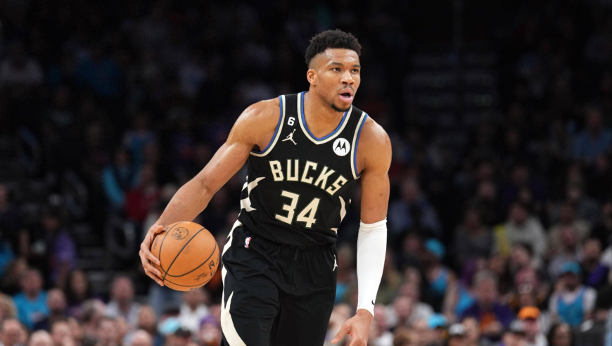 希腊怪兽！字母vs公牛41+15+9集锦：篮下以一敌二强起暴扣