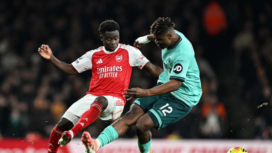 英超：阿森纳2-1暂5分领跑 送垫底队10连败  萨卡两造乌龙球+绝杀