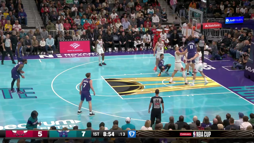 【今日十佳球】约基奇不看人横塞篮下 詹姆斯半转身空接背扣