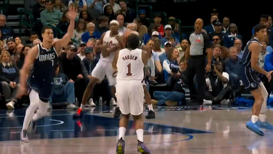 登神发威！哈登仅36秒招牌突破+撤步三分 骑士领先独行侠逼近20分