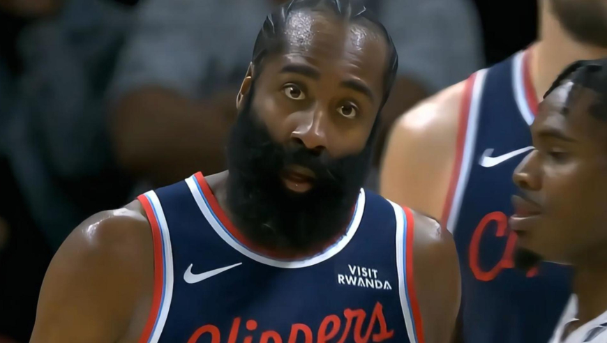 逐渐适应了！邓恩命中三分哈登联手祖巴茨助快船打出8-0追回分差