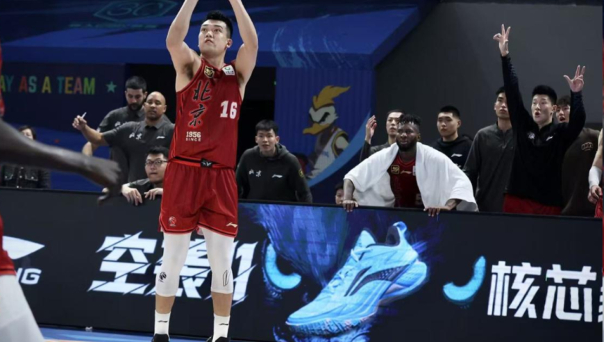 见鬼了！登场16分钟，所有数据都挂0，连犯规也是0，球迷：真混子