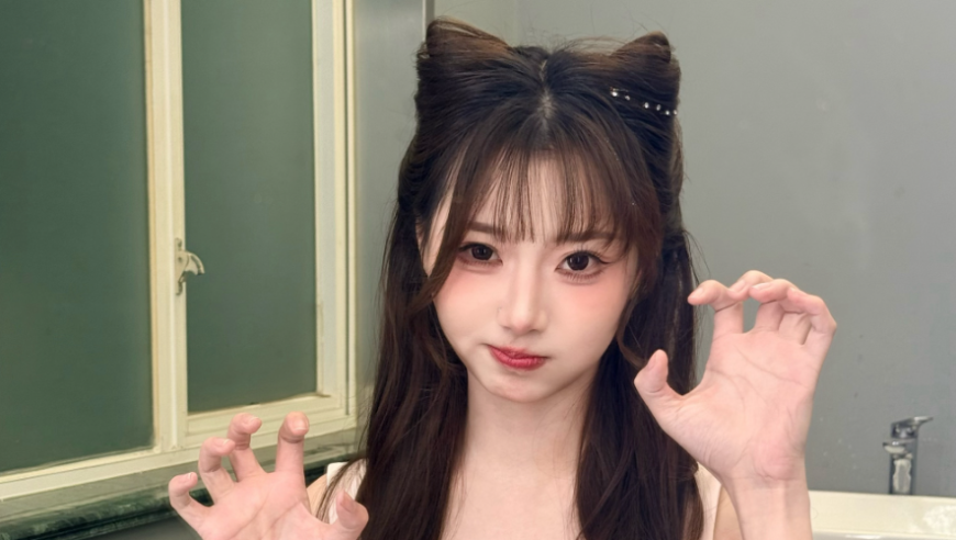 【LPL老婆】美女主持阿芙粉色连衣裙，模仿雷恩猫猫表情