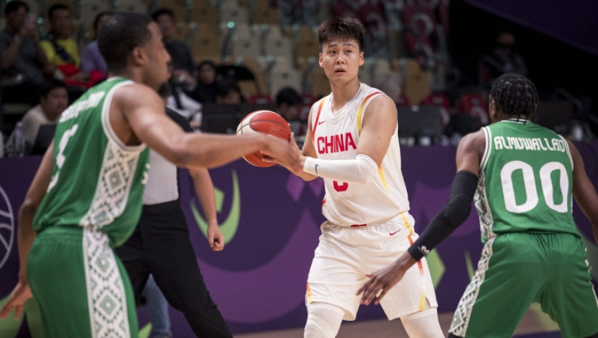 中国男篮险胜沙特最后时刻：被打10-0遇险 赵睿关键球制胜