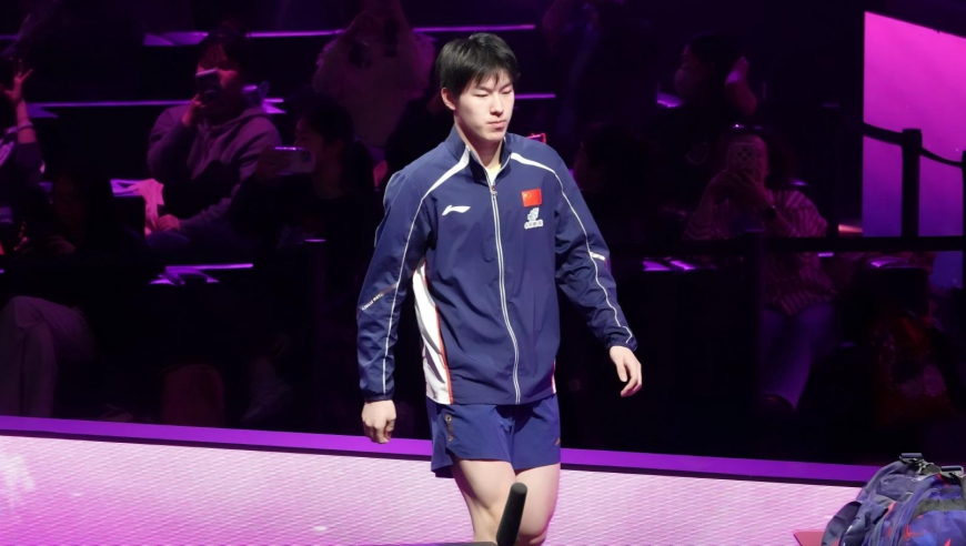 先打败世界第二，又帮梁靖崑复仇，国乒小将独自守住半区 | 上场