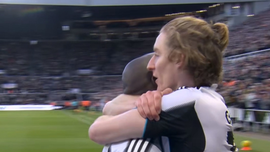 判罚准确吗？维萨单刀横传戈登打入空门，VAR判定维萨越位在先