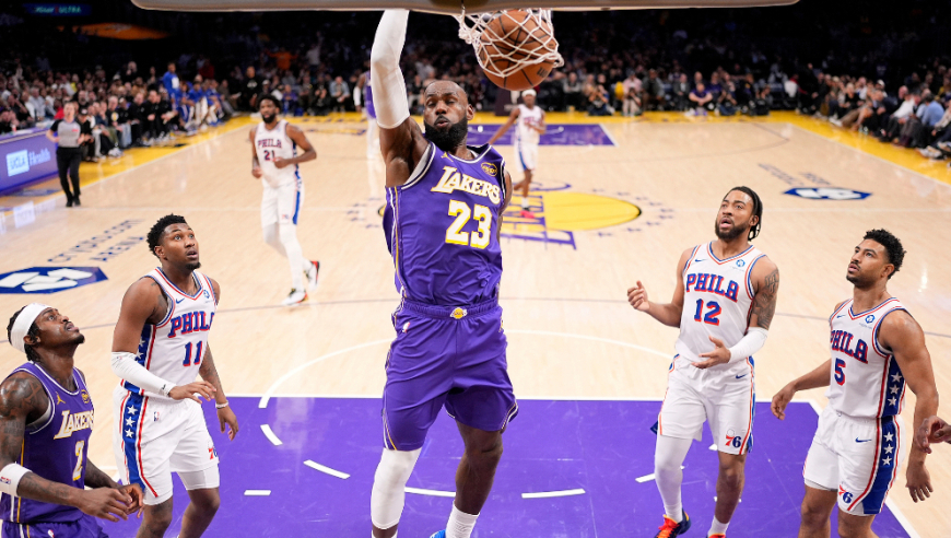 湖人76人决胜时刻：76人疯狂反扑 詹姆斯两次暴扣+八村空篮定胜局