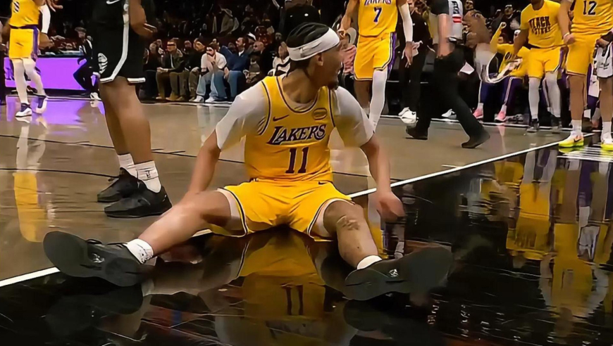 首节就打崩了！东契奇再进三分+海斯肆虐内线湖人连拿9分领先19分