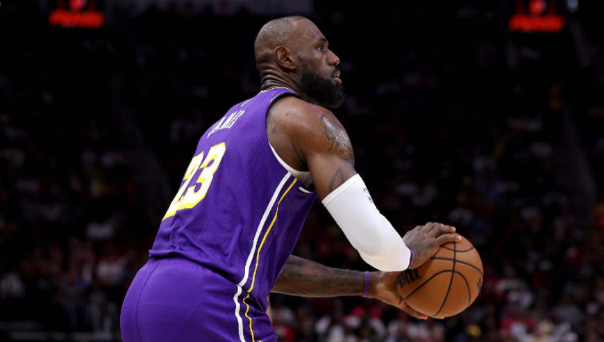 必须严查年龄造假！詹姆斯vs火箭6次扣篮全过程：湖人百分连线打嗨了