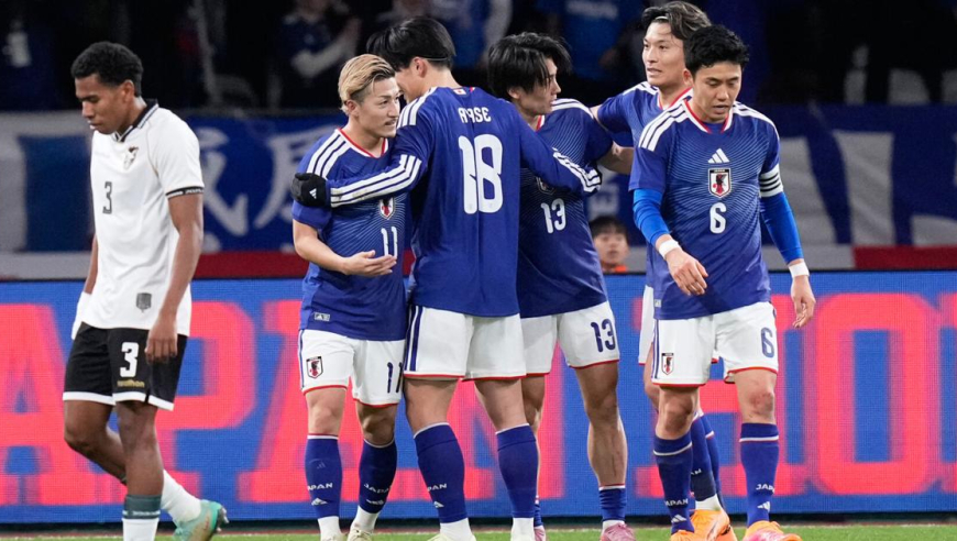 日本是真强！进玻利维亚第三球，中村敬斗禁区踩球写意过人贴地斩