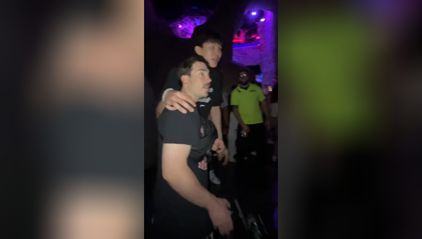 被杨瀚森的魔性笑声洗脑了！小杨真的从头到脚都是笑点