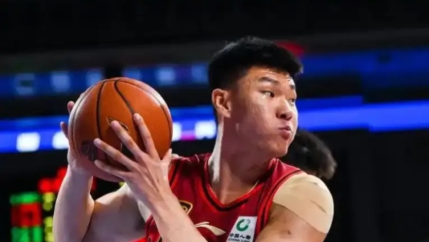 0分0板0助0断0帽，600万先生0分跪趴赛场，球迷怒批诈骗犯