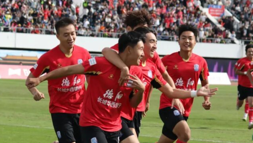 川超再现5球狂胜！慢镜看德阳击溃甘孜：39岁老将惊艳推射死角