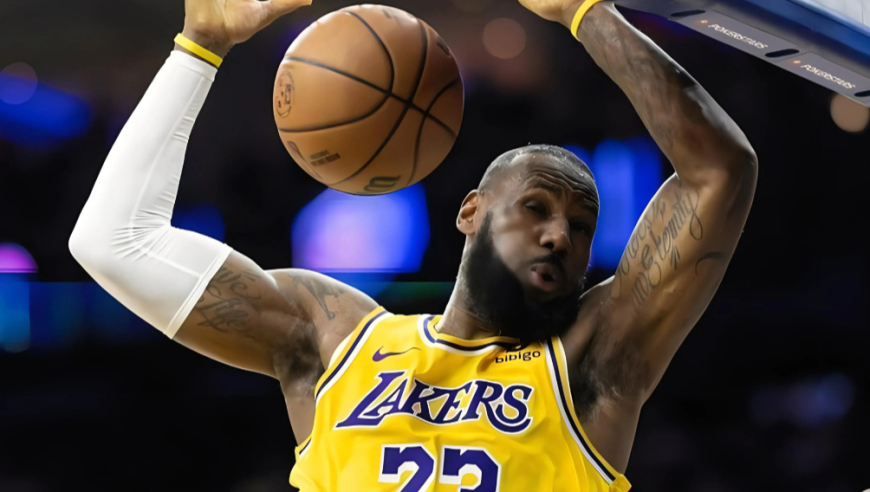 詹姆斯vs勇士20分10助攻集锦：第三节爆发连轰12分+助攻盘活湖人