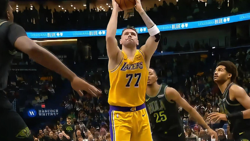 完全防不住！詹姆斯突破造犯规+东契奇一打二轮流得分打停鹈鹕