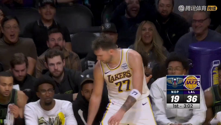 一节就要花！东契奇丝滑撤步底角三分打进 随后助攻克内克特再进