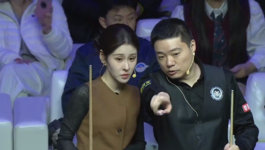 成都明星双打表演赛，丁俊晖张碧晨VS墨菲谢天华，谁能胜出？