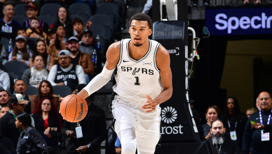 文班对热火27+18集锦：决胜时刻上演火锅盛宴全场高呼MVP