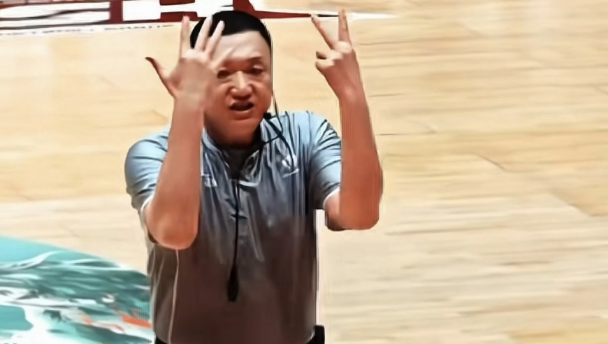 田桂森野球场危险伤人动作引热议！被裁判驱逐