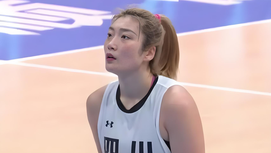 上场 | 20分钟狂轰25+4，上篮就像推土机，李梦用表现打破质疑