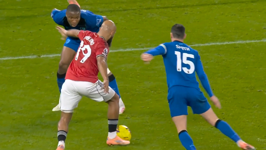 迷失！姆伯莫低迷多次浪费进球良机如梦游 ，遭曼联球迷诟病自己也尴尬