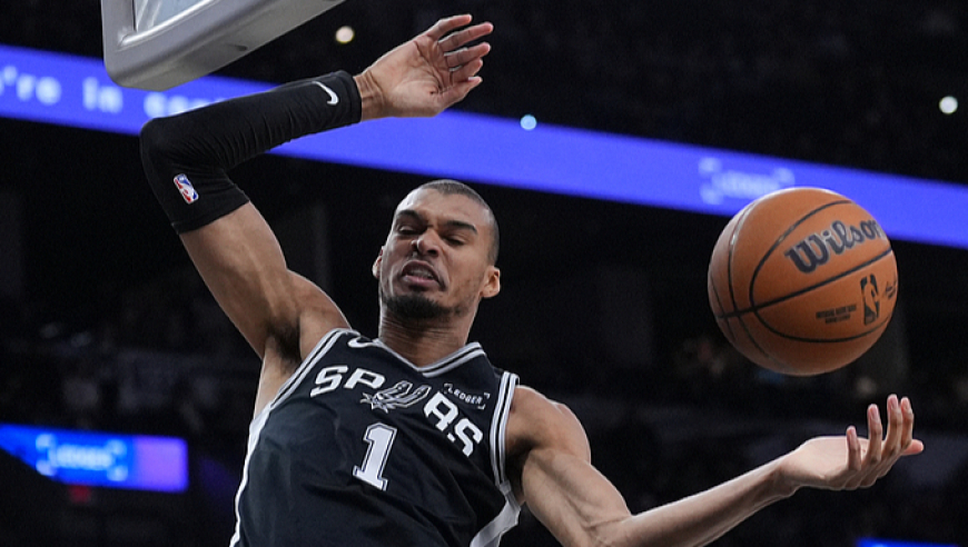 26日NBA十佳球 文班亚马制霸攻防杜伦迎面大帽捍卫禁区