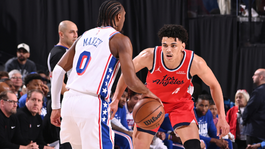 快船76人决胜时刻：小卡联手米勒疯狂追分 马克西三分打到快船投降