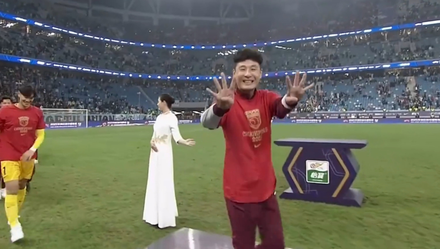 6分钟欣赏海港中超三连冠颁奖全过程：武磊第一个上场手势内有乾坤，王燊超举杯众将狂欢