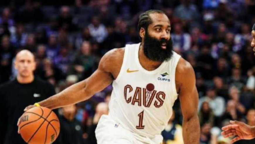 哈登本赛季已经砍下1360分，那库里、杜兰特、詹姆斯呢？