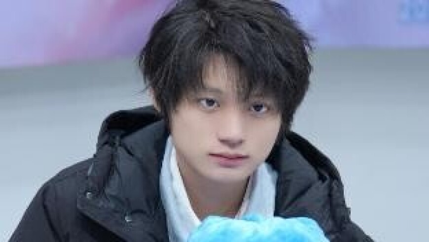 成都AG超玩会发布长生照片：小树杈和小水母准备上班咯！