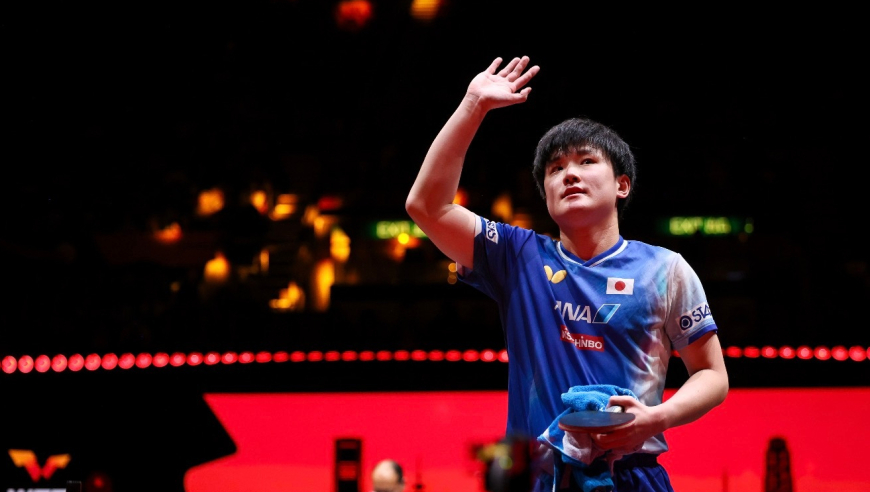 半区失守！张本智和4-3林诗栋进决赛 连拿4分比手势嚣张庆祝