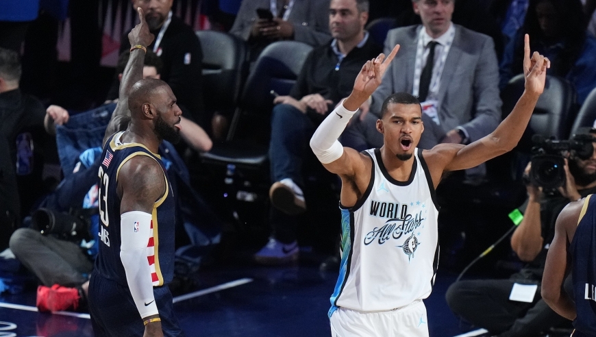 提前续约，5年2.5亿，联盟第一高薪出现！斯通该如何抉择？